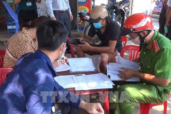 Xử phạt người vi phạm quy định về "giãn cách xã hội"