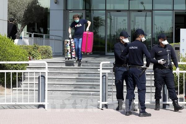 Tương lai bấp bênh của lao động nhập cư ở vùng Vịnh giữa dịch bệnh