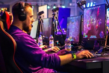 Thể thao điện tử lên ngôi "mùa" phong tỏa