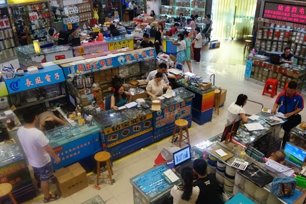Các thành phố ở Trung Quốc phát phiếu giảm giá kích thích tiêu dùng