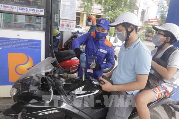 Giá xăng, dầu tăng gần 200 đồng/lít