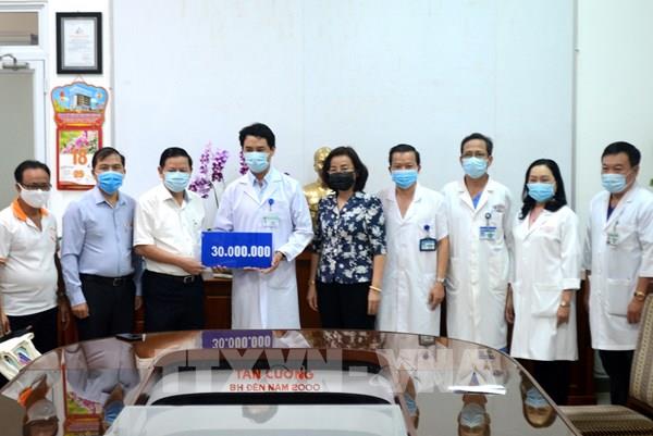 Bão dịch sẽ đi qua, tình người càng thắm lại: Bài 2- Cộng đồng chung tay