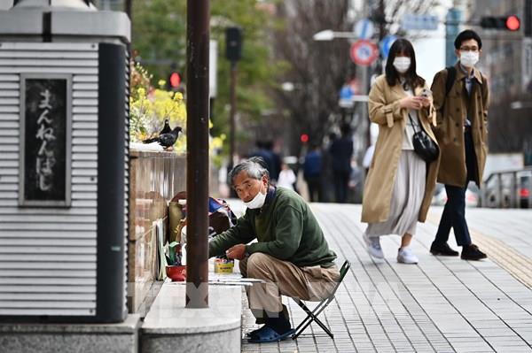 Nhật Bản chia nội các thành hai nhóm ngừa lây nhiễm virus SARS-CoV-2