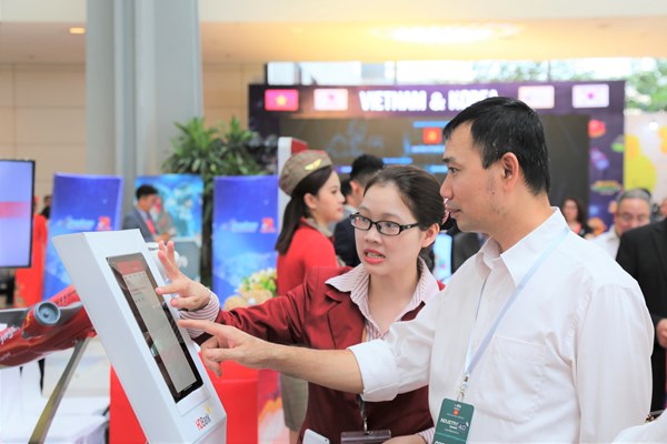 Ngân hàng dồn vốn "giải cứu" cho khách hàng gặp khó trong dịch COVID-19