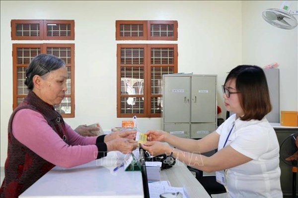 Tp. Hồ Chí Minh: 115.000 cán bộ hưu trí được nhận lương tại nhà