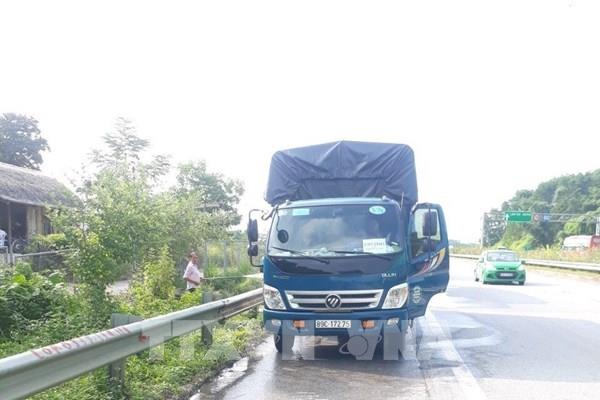 Bất chấp dịch COVID-19, phương tiện vẫn dừng ăn uống trên cao tốc Nội Bài – Lào Cai
