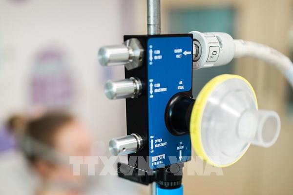 Thủ tướng yêu cầu tăng tốc sản xuất trang thiết bị y tế, máy thở