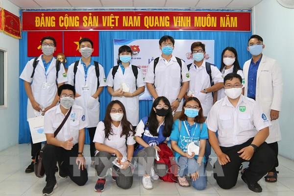 Sinh viên ngành Y “xung trận” chống dịch COVID-19