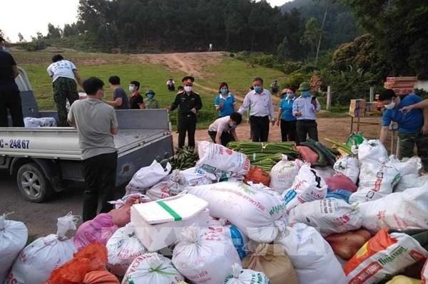 Ấm áp tình người trong cuộc chiến chống dịch COVID-19