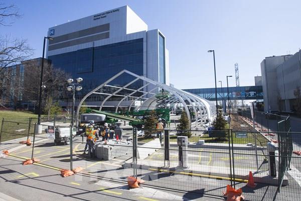 Dịch COVID-19: "Báo động đỏ" trong cuộc chiến phòng dịch ở biên giới Canada-Mỹ