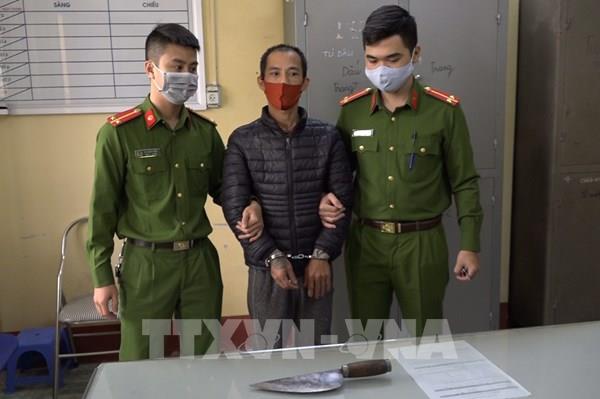 Xử lý đối tượng dùng dao đe dọa lực lượng chức năng tuyên truyền phòng, chống dịch