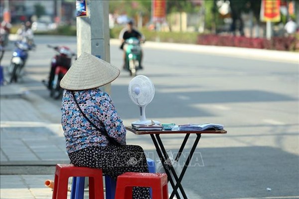 Khoảng 4.000 người bán vé số lẻ được hỗ trợ tiền vì ảnh hưởng của dịch COVID-19