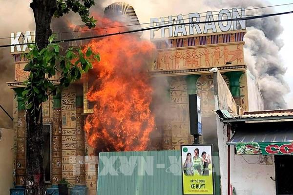 Tp Hồ Chí Minh: Cháy lớn tại quán karaoke đang sửa chữa