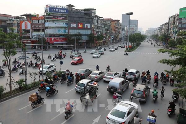 Đường phố Hà Nội đông hơn sau 1 tuần thực hiện giãn cách xã hội
