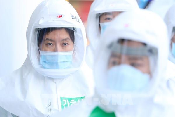 Lao động Việt Nam tại Hàn Quốc được cấp phát khẩu trang y tế miễn phí