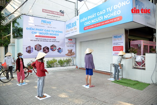 Dịch COVID-19: "ATM gạo" miễn phí dành cho người có hoàn cảnh khó khăn