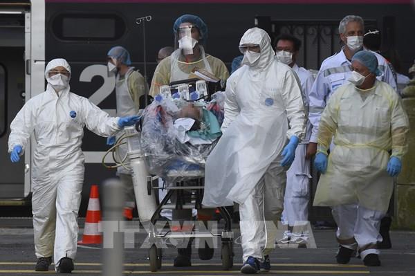 Diễn biến mới nhất dịch COVID-19 tại Pháp: Chưa phải lúc dỡ bỏ hạn chế đi lại