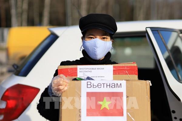 Sức lan tỏa từ chiếc khẩu trang nhỏ bé của người Việt ở Moskva