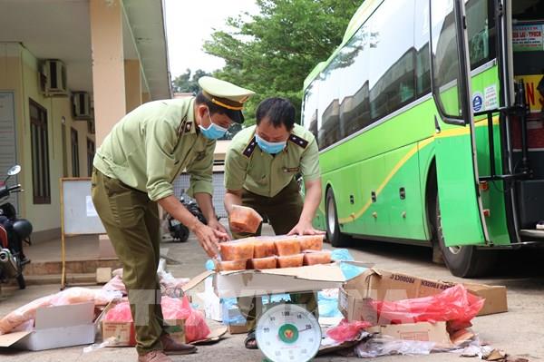 Đắk Lắk: Phát hiện xe khách vận chuyển thịt động vật không rõ nguồn gốc