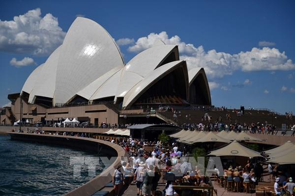 S&P hạ đánh giá triển vọng xếp hạng nợ công của Australia
