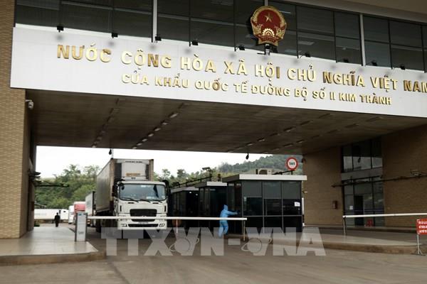 Chỉ lái xe hộ khẩu thường trú Lạng Sơn được phép sang Trung Quốc giao nhận hàng hoá