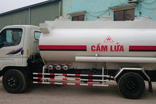 Phương tiện vận tải hàng hóa nguy hiểm phải dán biểu trưng hàng nguy hiểm