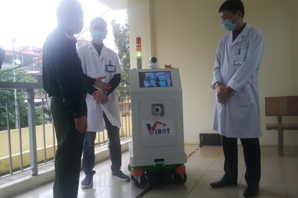 Chế tạo thành công robot vận chuyển trong các khu vực cách ly