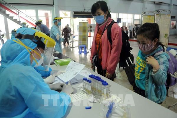 Dịch COVID-19: Lấy mẫu xét nghiệm virus tất cả hành khách đi tàu về ga Sài Gòn