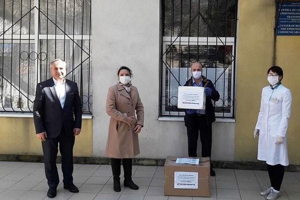 Dịch COVID-19: Công ty của người Việt tặng Moldova 600 bộ xét nghiệm