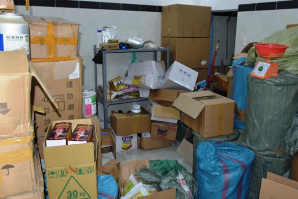 Phát hiện cơ sở có dấu hiệu sản xuất thuốc nuôi trồng thủy sản giả