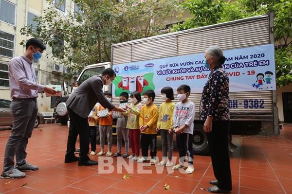 Dịch COVID-19: Vinamilk dành 12,5 tỷ đồng chăm sóc dinh dưỡng cho trẻ em khó khăn