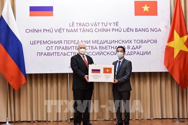 Việt Nam tặng Liên bang Nga vật tư y tế phòng, chống dịch COVID-19