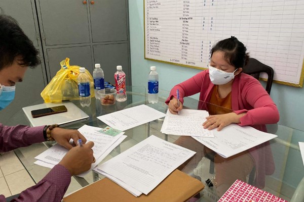 Triệu tập 2 đối tượng để điều tra hành vi thu mua sổ bảo hiểm xã hội, trục lợi bất chính