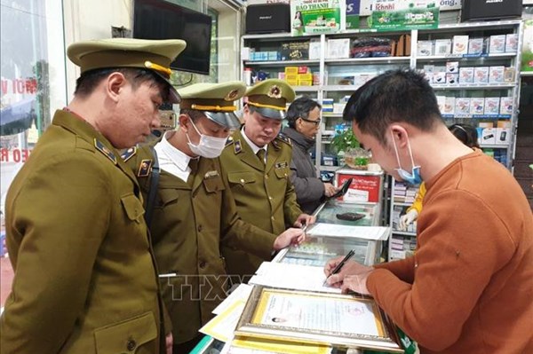 Dịch COVID-19: Xử phạt gần 3,7 tỷ đồng các vi phạm về thiết bị y tế