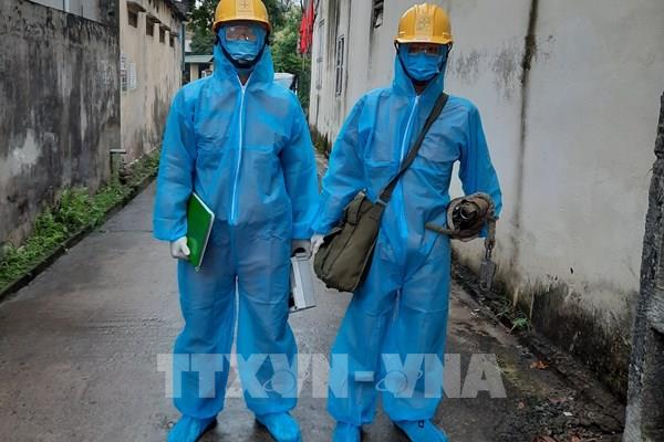 Dịch COVID-19: Hà Nội cấp 3 nguồn điện cho thôn Hạ Lôi