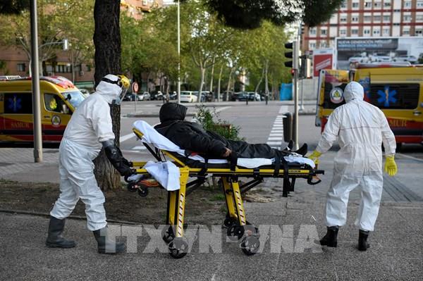 Cập nhật dịch COVID-19 tối 14/4: Số ca tử vong trên toàn thế giới vượt 120.000 người