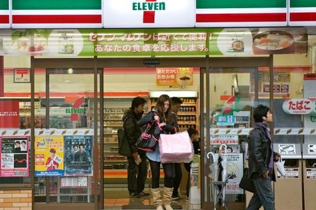 Dịch COVID-19: Các nhà bán lẻ Nhật Bản đối mặt khó khăn do chi tiêu tiêu dùng giảm