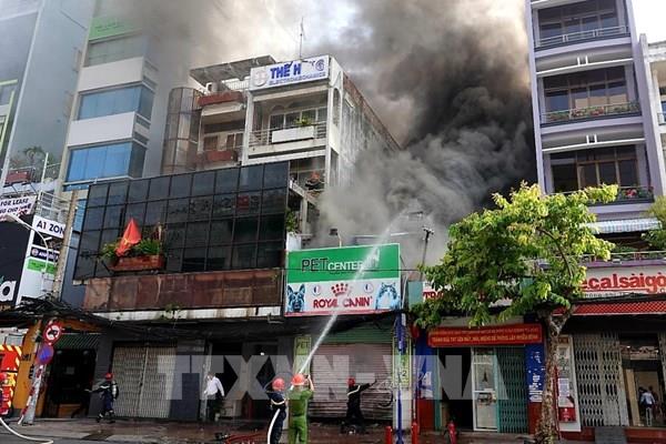 Tp. Hồ Chí Minh: Cháy lớn thiêu rụi nhiều tài sản tại cửa hàng Pet Center