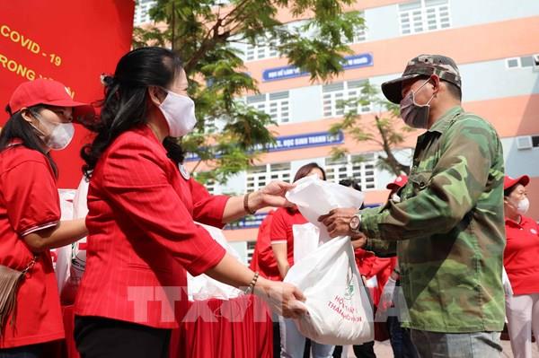 Hà Nội tổ chức 6 điểm phát thực phẩm miễn phí cho người khó khăn