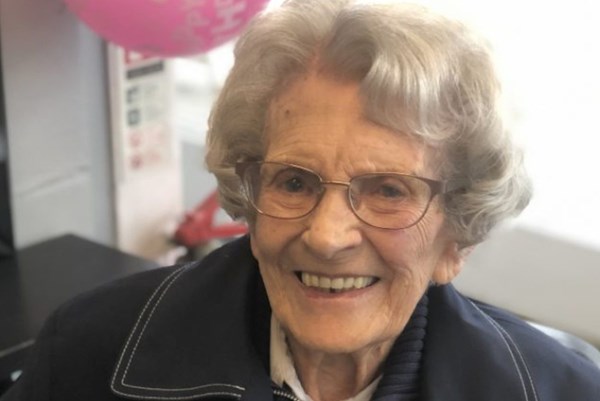 Bệnh nhân 106 tuổi người Anh phục hồi sau khi mắc COVID-19