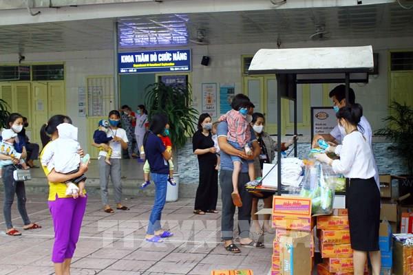 Gian hàng “0 đồng” giúp đỡ bệnh nhi mùa dịch COVID-19