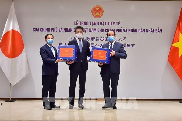 Trao vật tư y tế phòng, chống dịch COVID-19 tặng các nước Nhật Bản, Hoa Kỳ và Nga