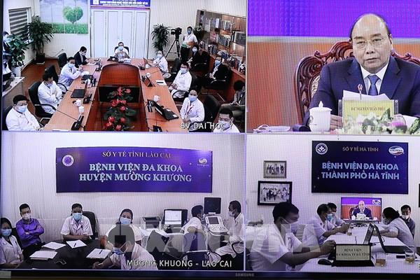 Thủ tướng dự khai trương nền tảng hỗ trợ khám chữa bệnh từ xa