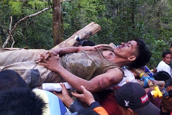 Sập mỏ khai thác vàng trái phép tại Indonesia