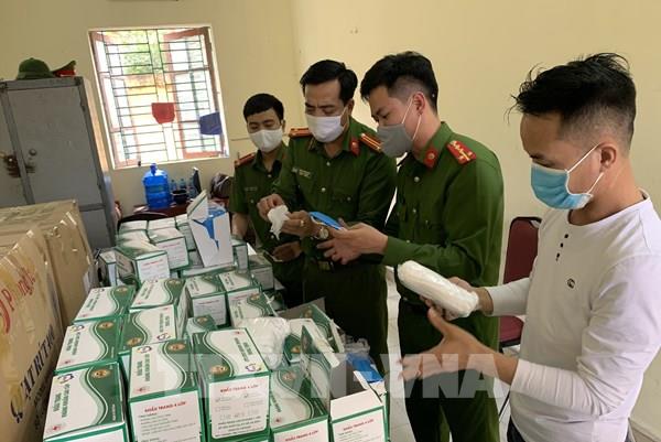 Phát hiện xe cứu thương chở 7.500 khẩu trang không rõ nguồn gốc đi tiêu thụ