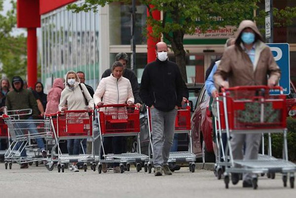 Đức cho phép một số cửa hàng mở cửa trở lại