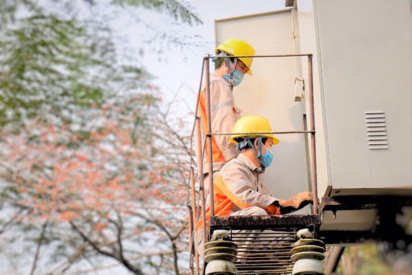 Điện lực miền Bắc đảm bảo cung cấp điện ổn định dịp 30/4 và 1/5