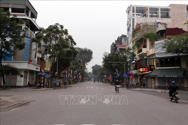 Tài xế taxi và xe công nghệ tạm chuyển hướng chờ dịch qua đi