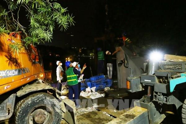 Hà Nội thí điểm kè bờ hồ Hoàn Kiếm do xuống cấp