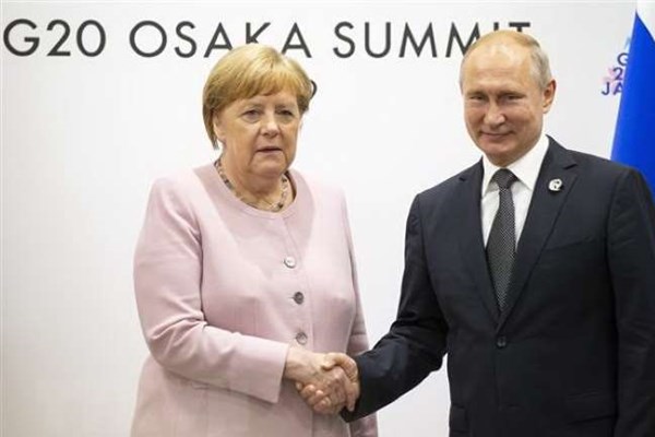 Lãnh đạo Đức, Nga điện đàm về các vấn đề nóng trên thế giới